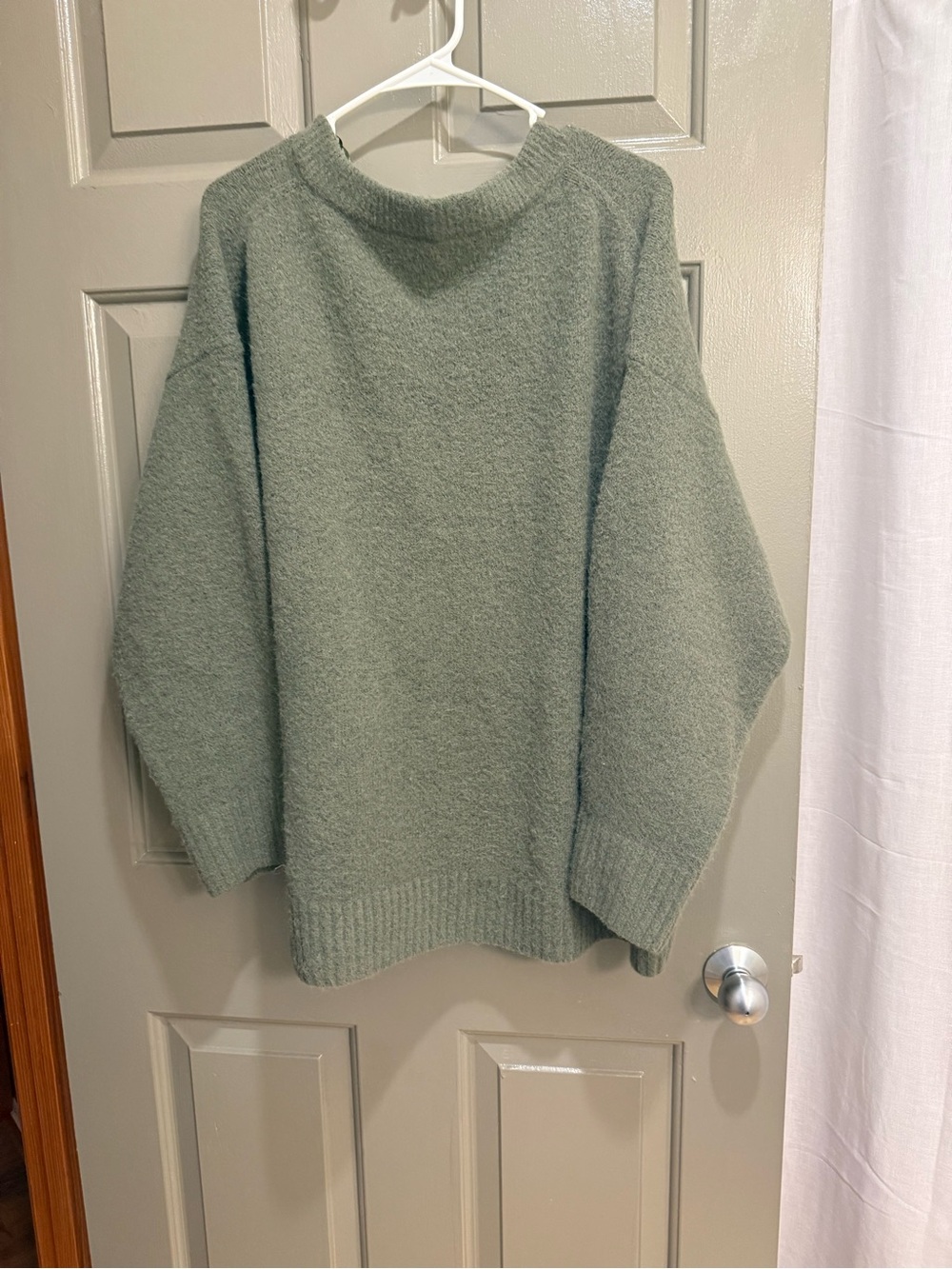 Abercrombie & Fitch V-Neck Sweater in Sage Green - Picture 3 of 3